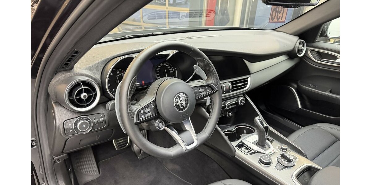 Alfa Romeo Giulia 2.0 Sprint Turbo 16V Xenon Leder Carplay 23.400 km 27.940 &euro; Lich 35423
