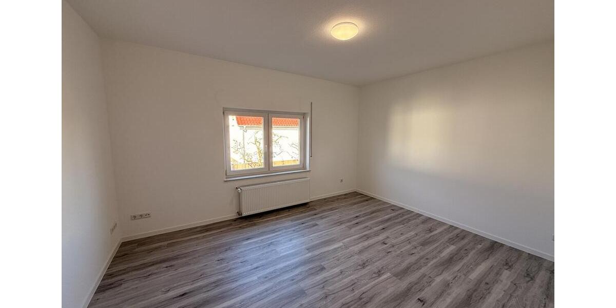 Etagenwohnung Gladenbach - 4 Zimmer, 120 m&sup2;, 990&euro; | Angebot:25327573