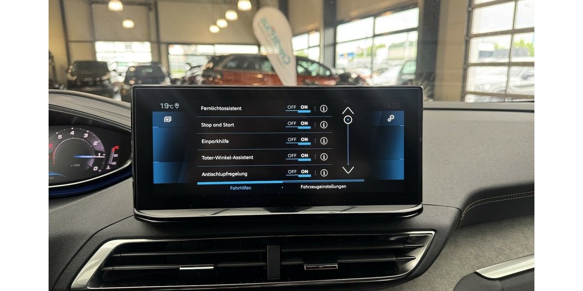 Peugeot 5008 130 EAT8 Allure 1.Hand AHK 13.300 km 25.620 &euro; Lich 35423