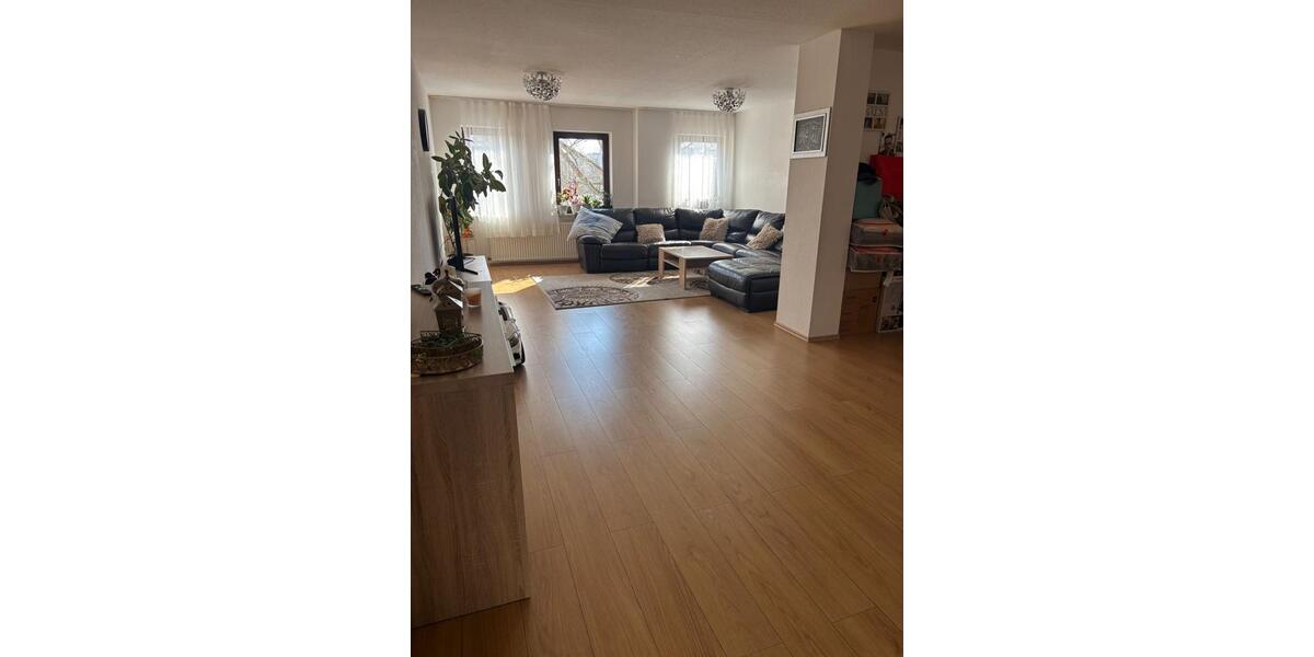 Etagenwohnung Butzbach - 4 Zimmer, 130 m&sup2;, 1.250&euro; | Angebot:25883069