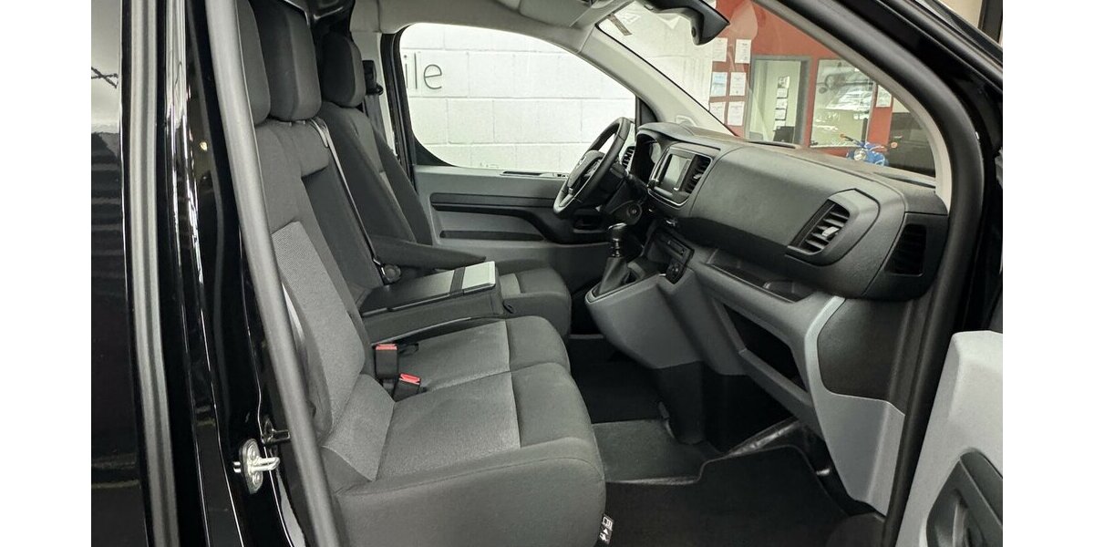 Opel Vivaro Cargo 1.5 D Edition M 1.Hand Sitzhzg 9.900 km 23.960 &euro; Lich 35423