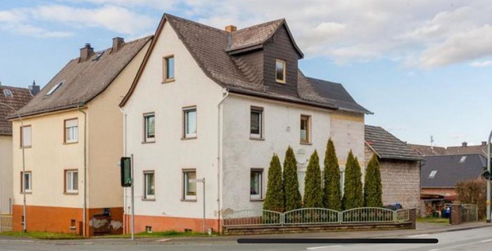 Einfamilienhaus Schöffengrund - 5 Zimmer, 140 m&sup2;, 1.400&euro; | Angebot:26493860