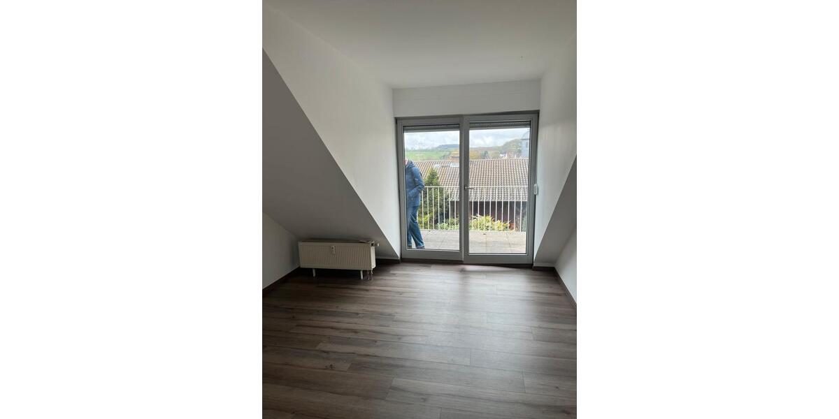 Dachgeschoßwohnung Mücke - 4 Zimmer, 75 m&sup2;, 840&euro; | Angebot:25656942