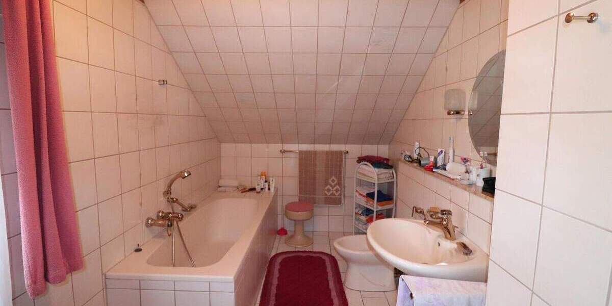 Einfamilienhaus Wölfersheim - 8 Zimmer, 160 m&sup2;, 470.000&euro; | Angebot:25682682