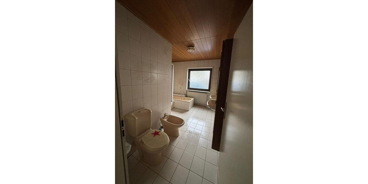 Erdgeschoßwohnung Grünberg - 4 Zimmer, 140 m&sup2;, 1.100&euro; | Angebot:25965709