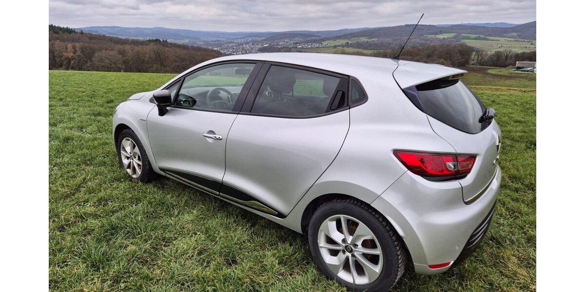 Renault Clio 72.496 km 9.999 &euro; Waldsolms 35647
