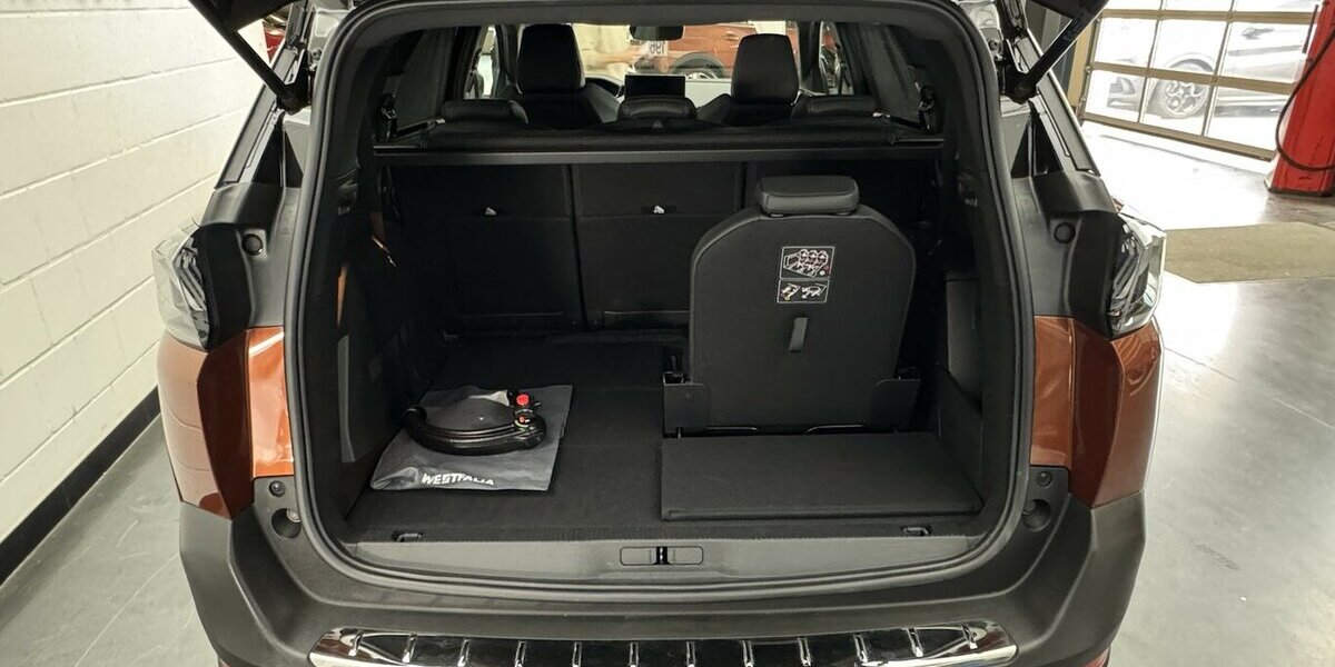 Peugeot 5008 GT 130 PT EAT 8 AHK 1.Hand 7 Sitze 13.300 km 26.620 &euro; Lich 35423