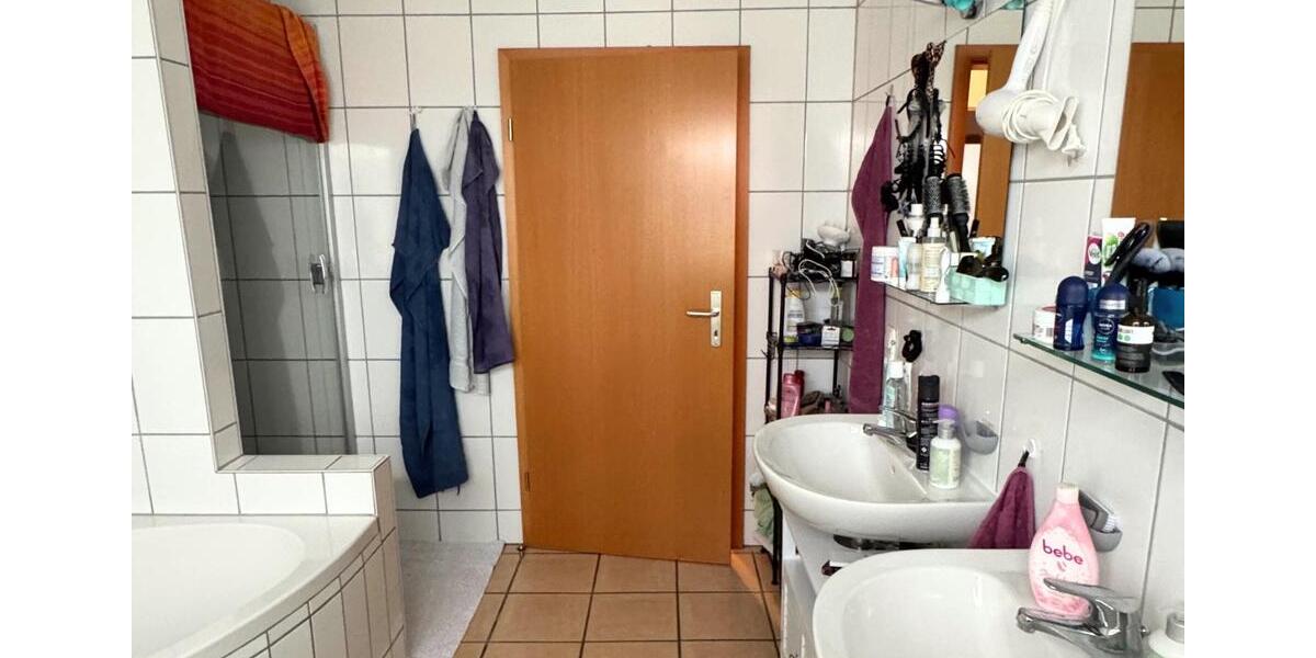 Etagenwohnung Hohenahr - 4 Zimmer, 140 m&sup2;, 1.000&euro; | Angebot:25235004