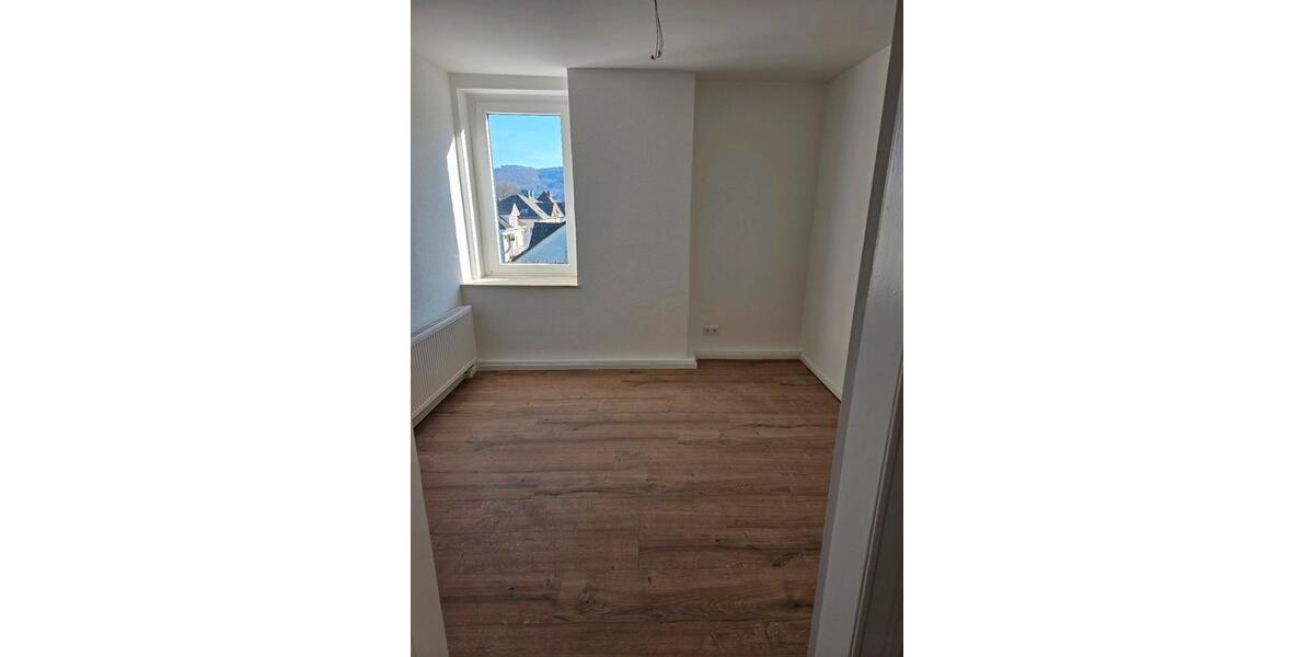 Dachgeschoßwohnung Marburg - 4 Zimmer, 87 m&sup2;, 570&euro; | Angebot:24909730