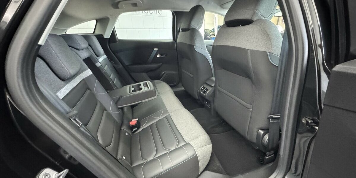 Citroen e-C4 e- 136 Shine 50 KWh LED CARPLAY 43.800 km 16.570 &euro; Lich 35423