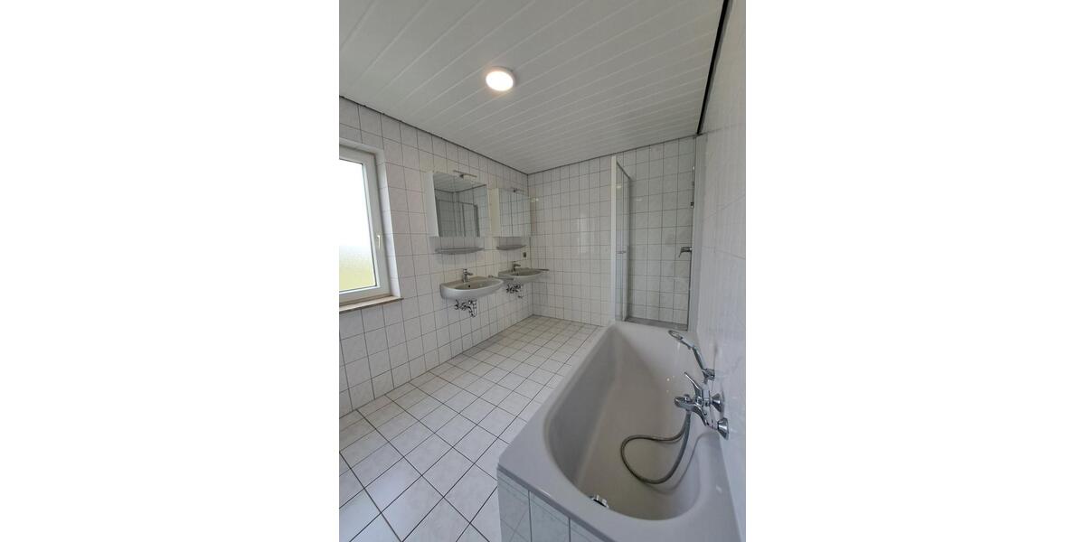 Etagenwohnung Pohlheim - 4 Zimmer, 117 m&sup2;, 1.050&euro; | Angebot:25920468