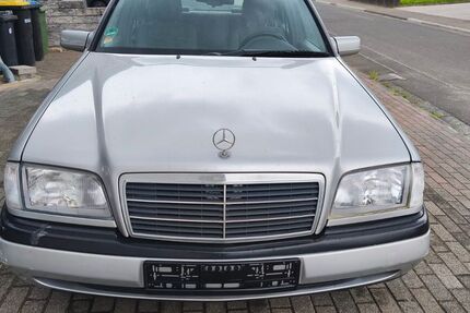 Mercedes-Benz C 180 127.272 km 1.500 &euro; Lohra 35102