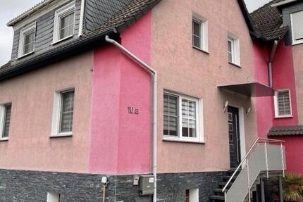 Haus Wetzlar Altenberger Straße - 4 Zimmer, 130 m&sup2;, 1.450&euro; | Angebot:25830240