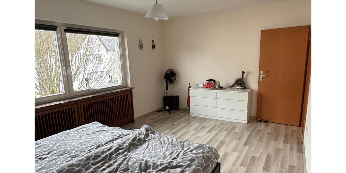 Etagenwohnung Hohenahr - 4 Zimmer, 140 m&sup2;, 1.000&euro; | Angebot:25235004