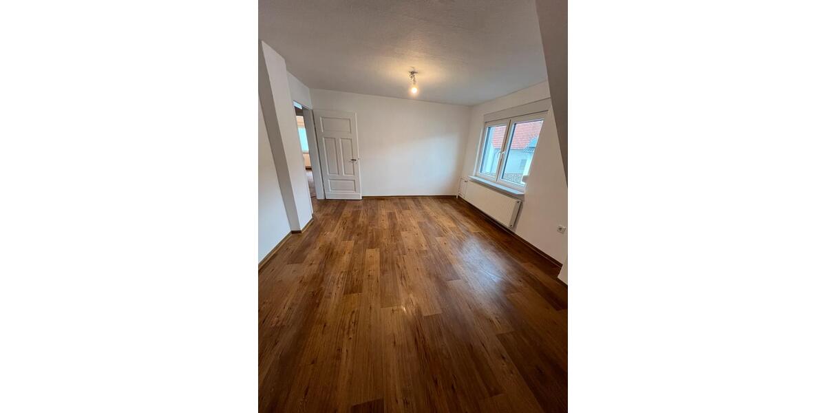 Etagenwohnung Amöneburg - 9 Zimmer, 200 m&sup2;, 1.400&euro; | Angebot:25613866
