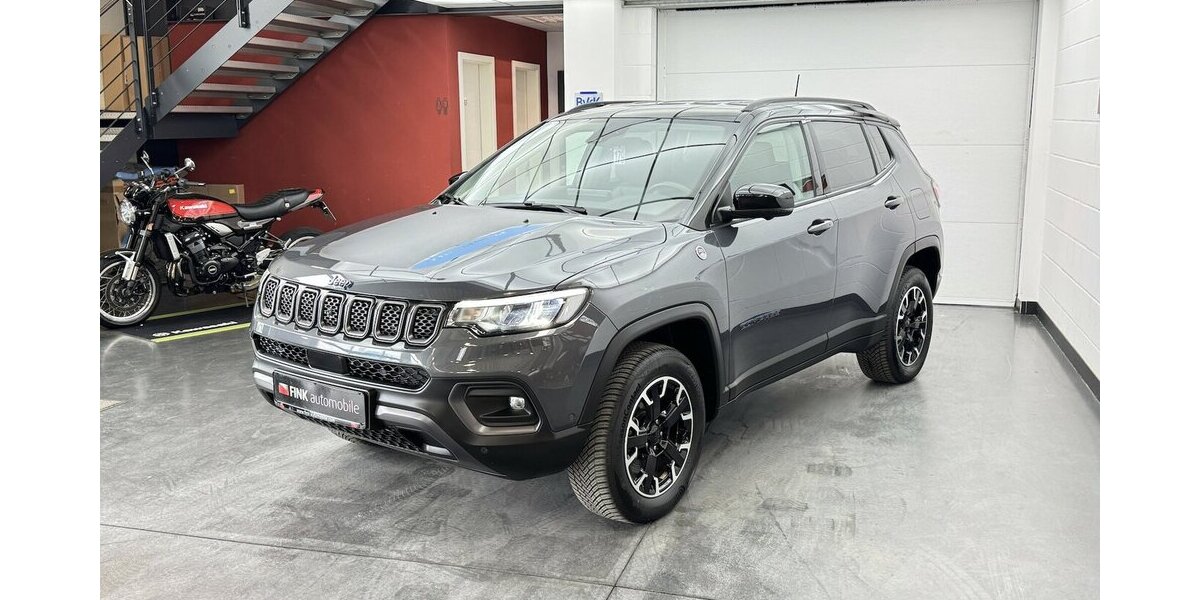 Jeep Compass Trailhawk Plug-In Hybrid 4WD 1.Hand LED 27.100 km 25.890 &euro; Lich 35423