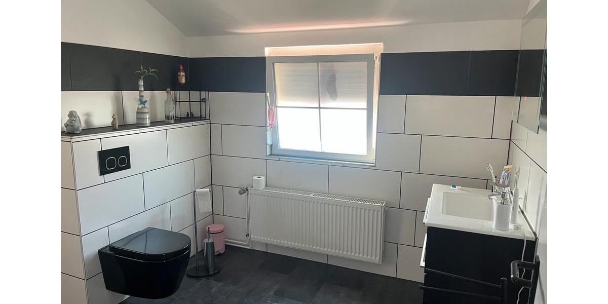 Etagenwohnung Lahnau - 4 Zimmer, 135 m&sup2;, 1.300&euro; | Angebot:26680425