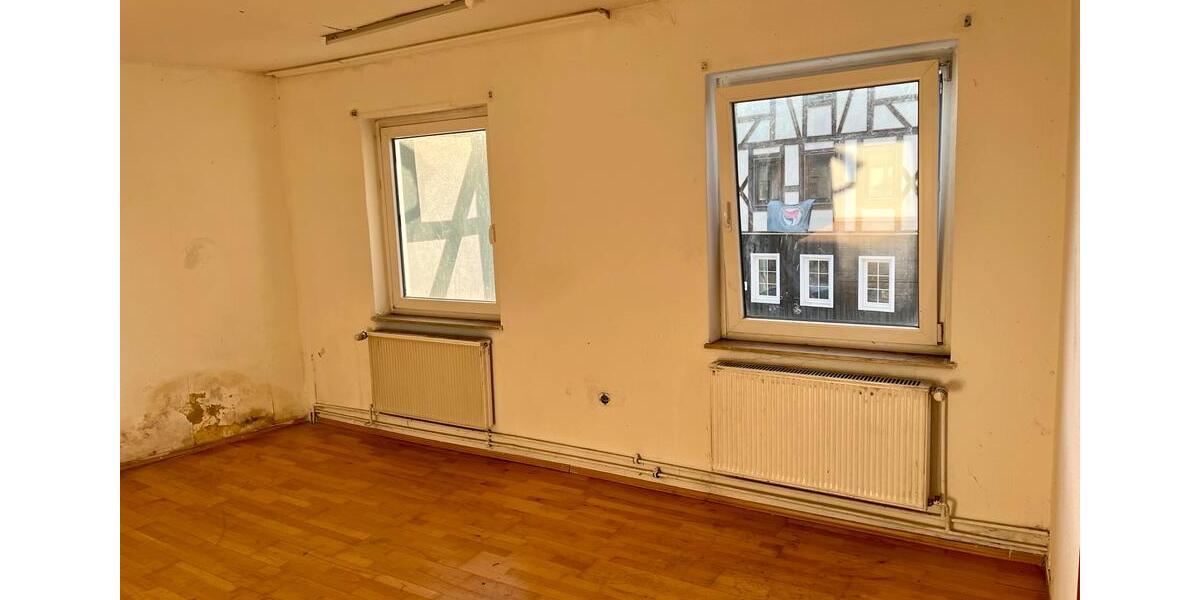 Mehrfamilienhaus, Wohnhaus Solms - 10 Zimmer, 360 m&sup2;, 129.500&euro; | Angebot:21031860