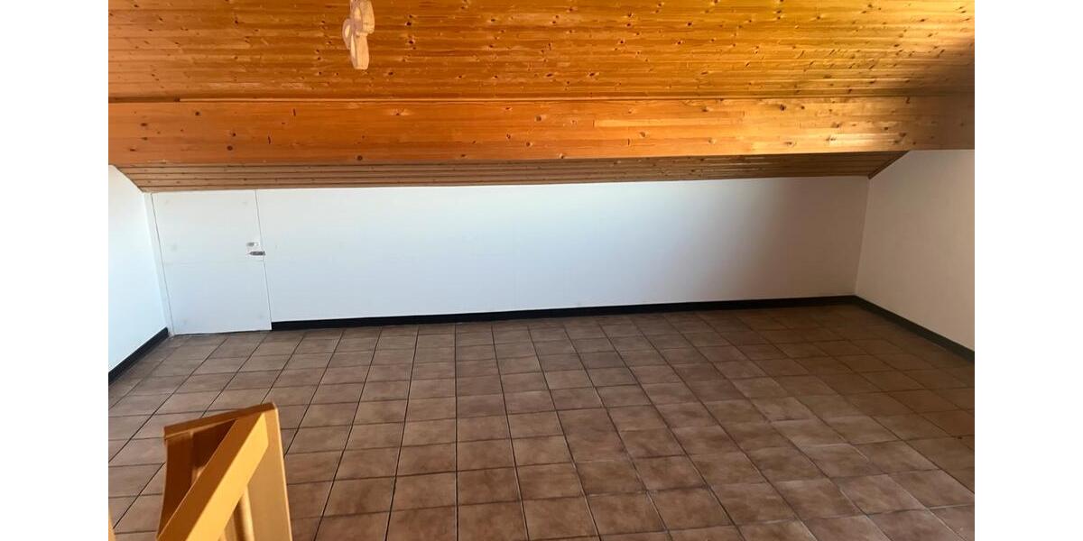 Etagenwohnung Lahnau - 4 Zimmer, 135 m&sup2;, 1.300&euro; | Angebot:26680425