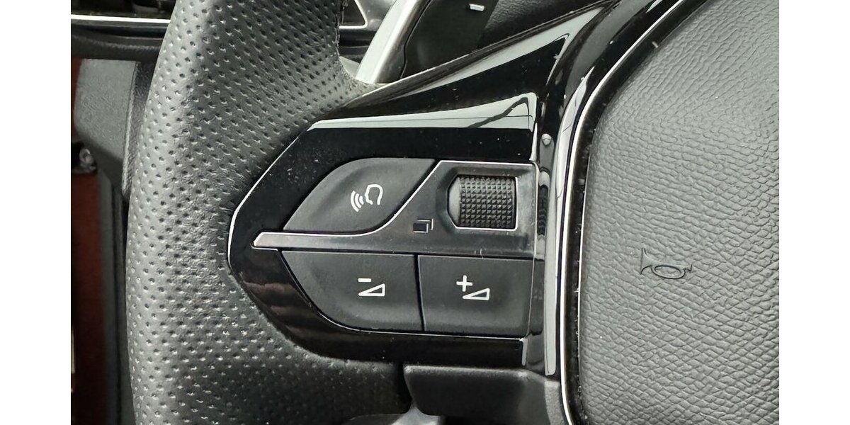 Peugeot 5008 GT 130 PT EAT 8 AHK 1.Hand 7 Sitze 13.300 km 26.620 &euro; Lich 35423