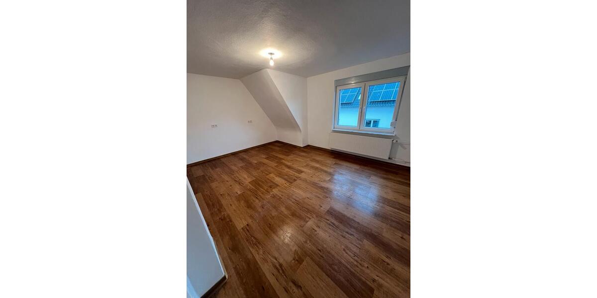 Etagenwohnung Amöneburg - 9 Zimmer, 200 m&sup2;, 1.400&euro; | Angebot:25613866