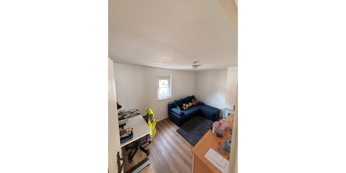 Etagenwohnung Pohlheim - 5 Zimmer, 120 m&sup2;, 1.400&euro; | Angebot:25945226