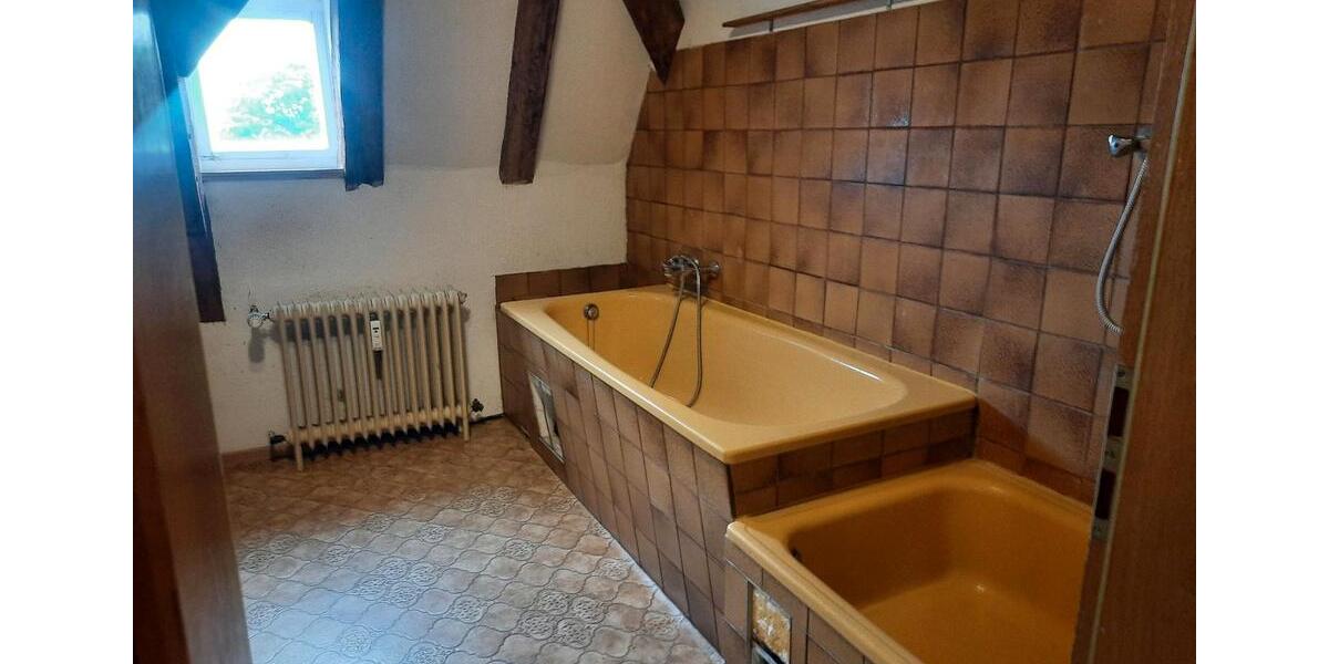 Dachgeschoßwohnung Hungen - 5 Zimmer, 140 m&sup2;, 160.000&euro; | Angebot:26866328