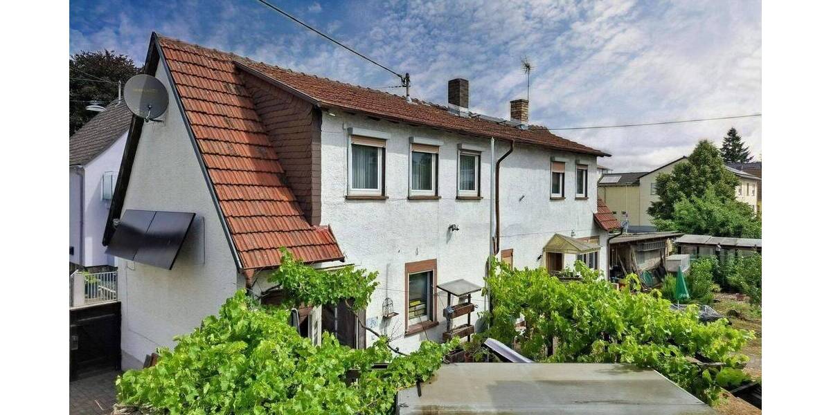 Einfamilienhaus Lich - 9 Zimmer, 245 m&sup2;, 330.000&euro; | Angebot:25685936