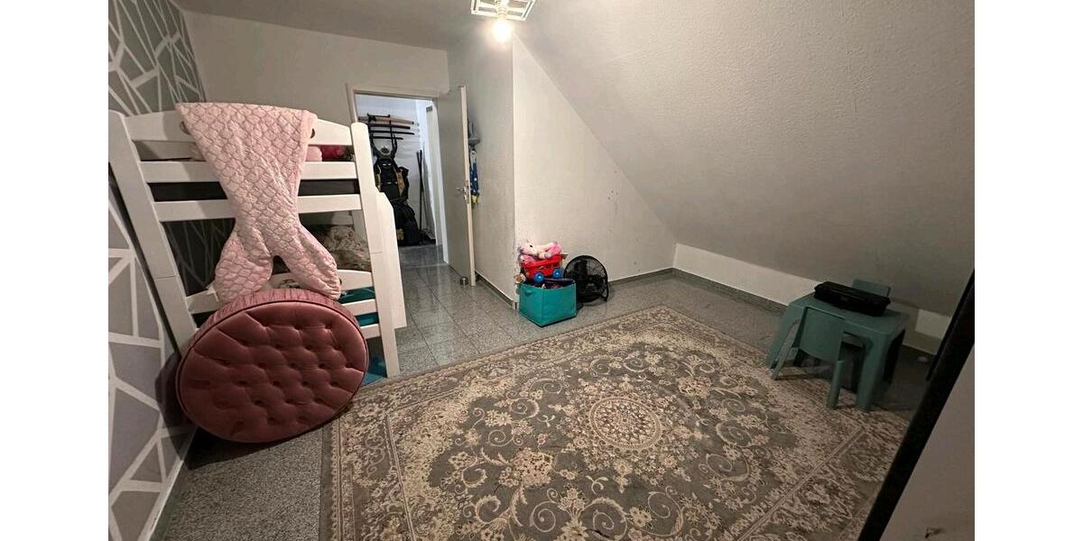 Dachgeschoßwohnung Sinn - 3 Zimmer, 85 m&sup2;, 800&euro; | Angebot:25613949