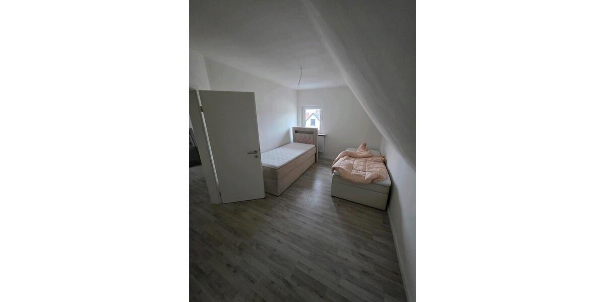 Dachgeschoßwohnung Friedberg (Hessen) - 4 Zimmer, 90 m&sup2;, 1.100&euro; | Angebot:25950843