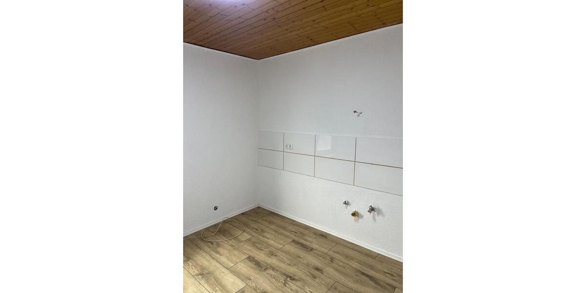 Etagenwohnung Leun - 3 Zimmer, 100 m&sup2;, 1.200&euro; | Angebot:24980070