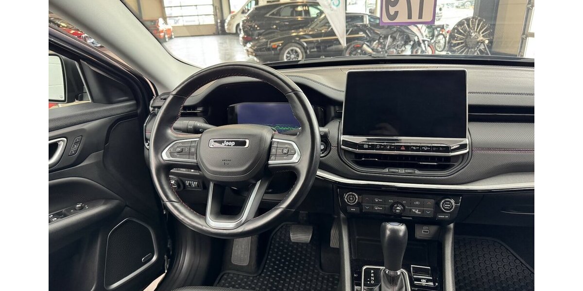 Jeep Compass Trailhawk Plug-In Hybrid 4WD 1.Hand LED 27.100 km 25.890 &euro; Lich 35423