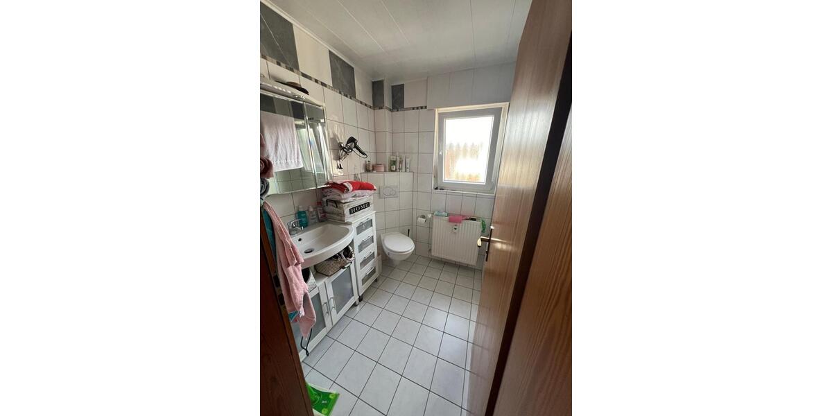Etagenwohnung Ebsdorfergrund - 4 Zimmer, 77 m&sup2;, 770&euro; | Angebot:25941682