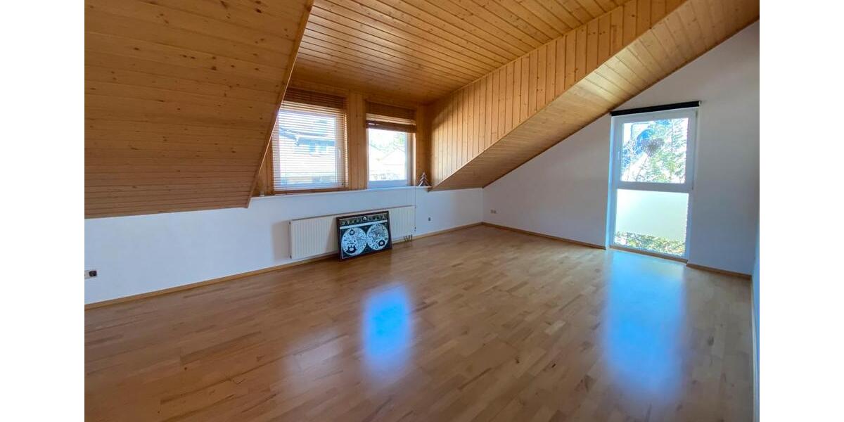 Dachgeschoßwohnung Herborn - 3 Zimmer, 87 m&sup2;, 820&euro; | Angebot:26676766