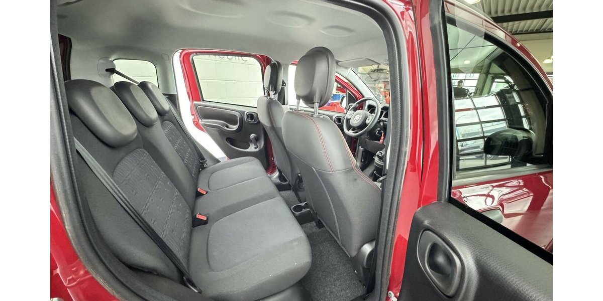 Fiat Panda Red 1.0 Hybrid 1.Hand Neuwertig! 1.600 km 14.220 &euro; Lich 35423