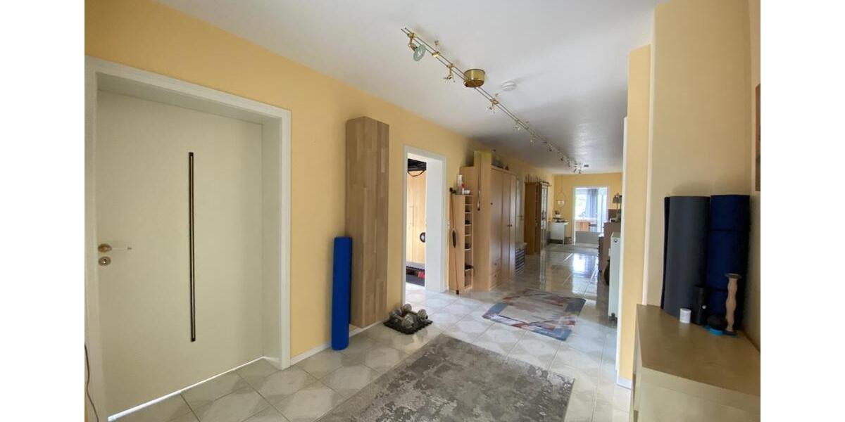 Etagenwohnung Buseck - 6 Zimmer, 208 m&sup2;, 1.200&euro; | Angebot:25919020