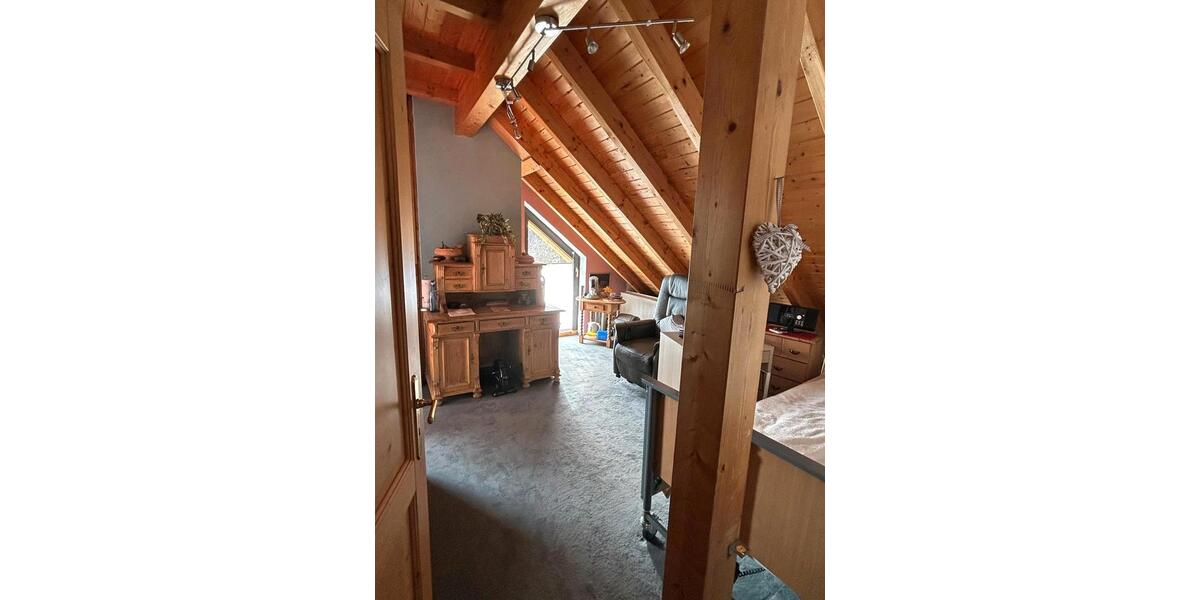 Etagenwohnung Biebertal - 7 Zimmer, 186 m&sup2;, 1.200&euro; | Angebot:26040470