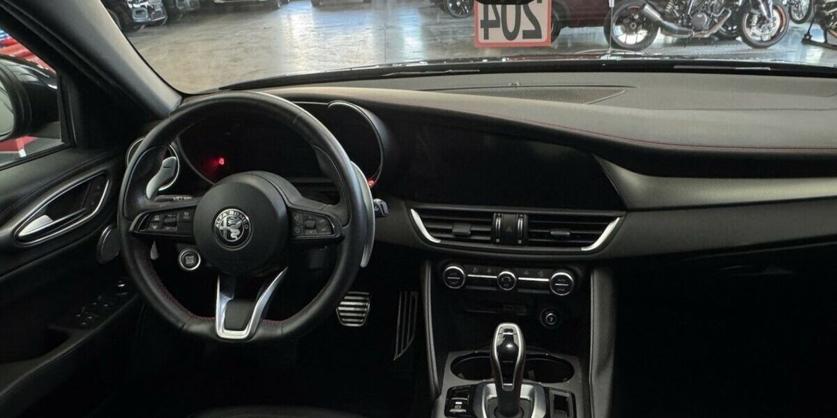 Alfa Romeo Giulia 2.0 Competizione Q4 Turbo CarPlay Kamera 9.970 km 39.920 &euro; Lich 35423
