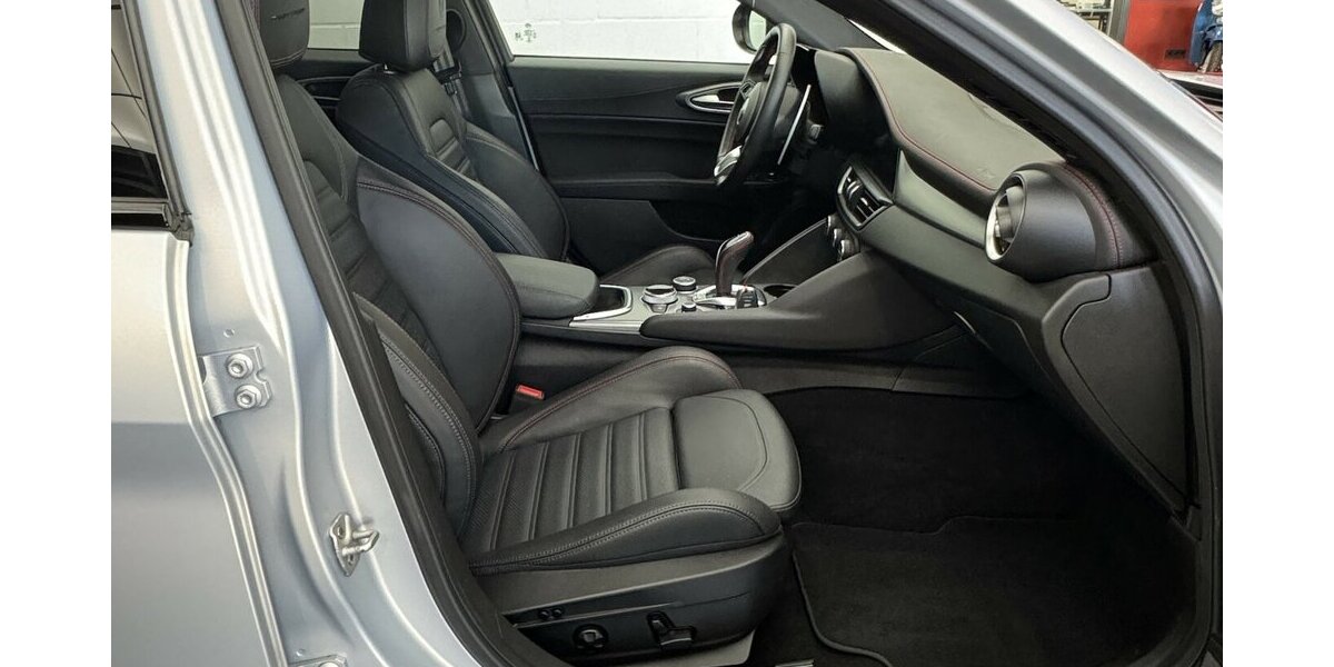 Alfa Romeo Giulia 2.0 Competizione Q4 Turbo Panoramadach 17.100 km 38.460 &euro; Lich 35423