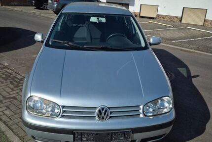 VW Golf 233.000 km 2.250 &euro; Lich 35423