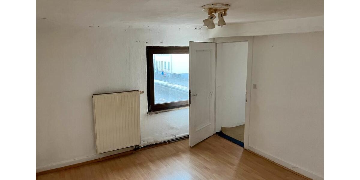 Mehrfamilienhaus, Wohnhaus Solms - 10 Zimmer, 360 m&sup2;, 129.500&euro; | Angebot:21031860