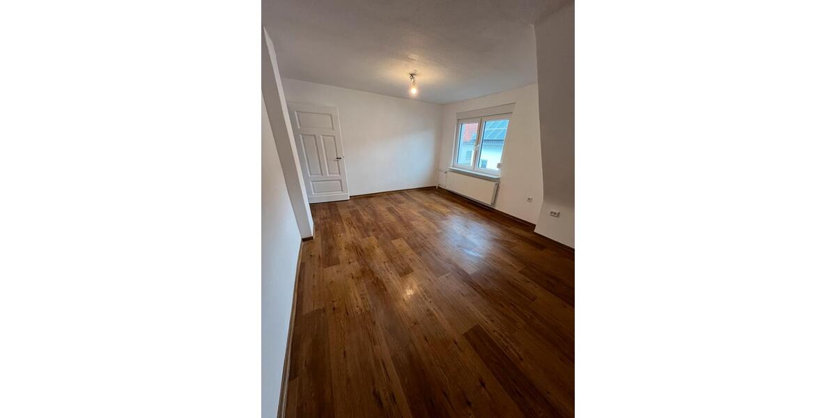 Etagenwohnung Amöneburg - 9 Zimmer, 200 m&sup2;, 1.400&euro; | Angebot:25613866