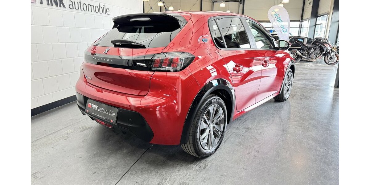 Peugeot 208 e- 136 Active Pack 1.Hand Carplay Sitzhzg 35.300 km 15.320 &euro; Lich 35423