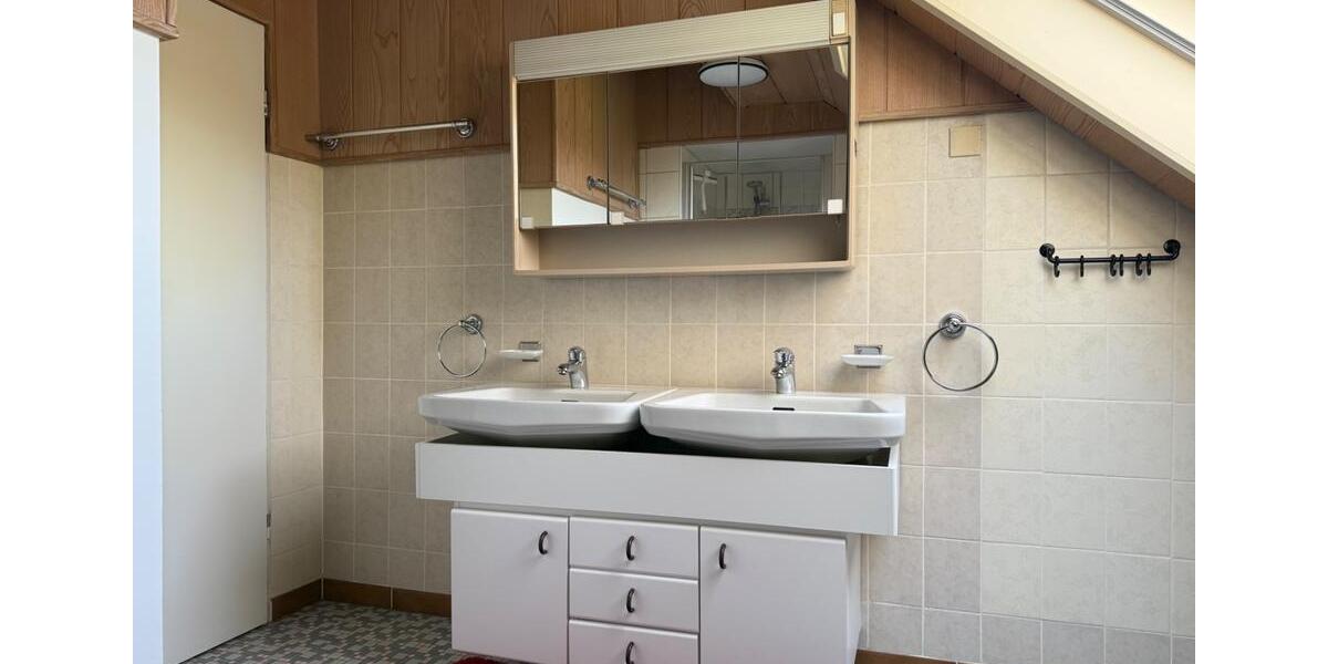 Dachgeschoßwohnung Linden - 3 Zimmer, 94 m&sup2;, 890&euro; | Angebot:25394449