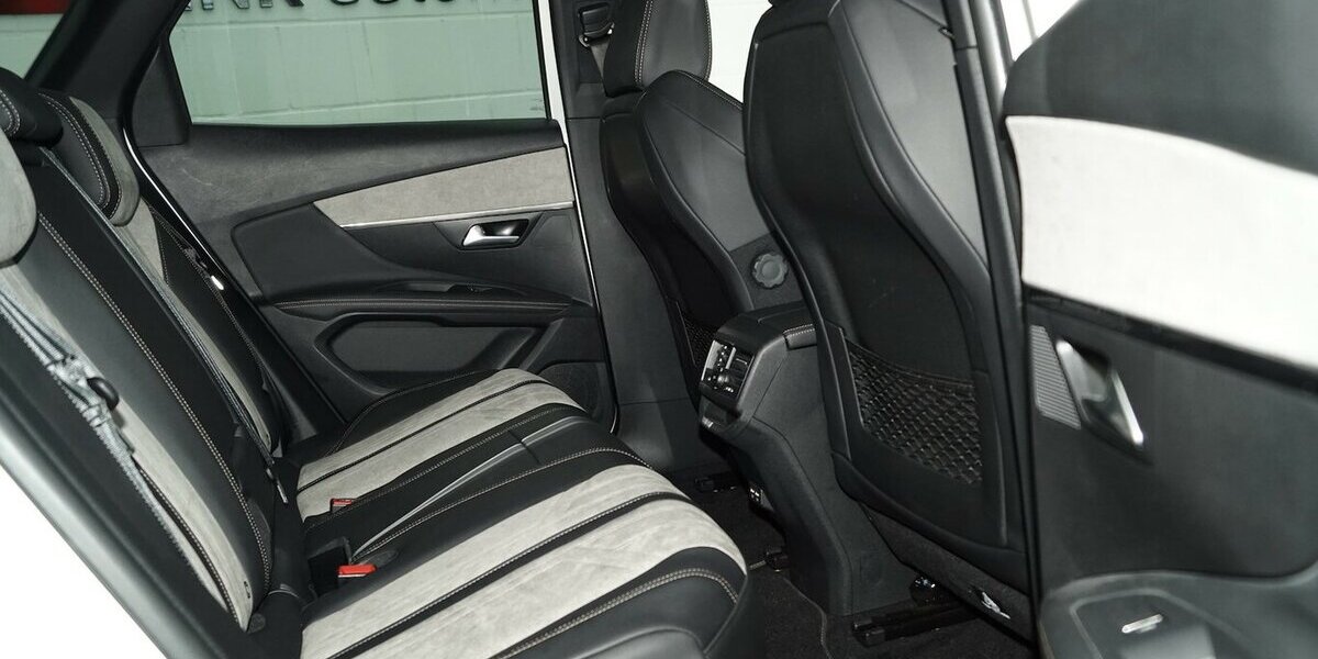 Peugeot 3008 225 GT Plug-In Hybrid LED CARPLAY LEDER 52.400 km 20.440 &euro; Lich 35423
