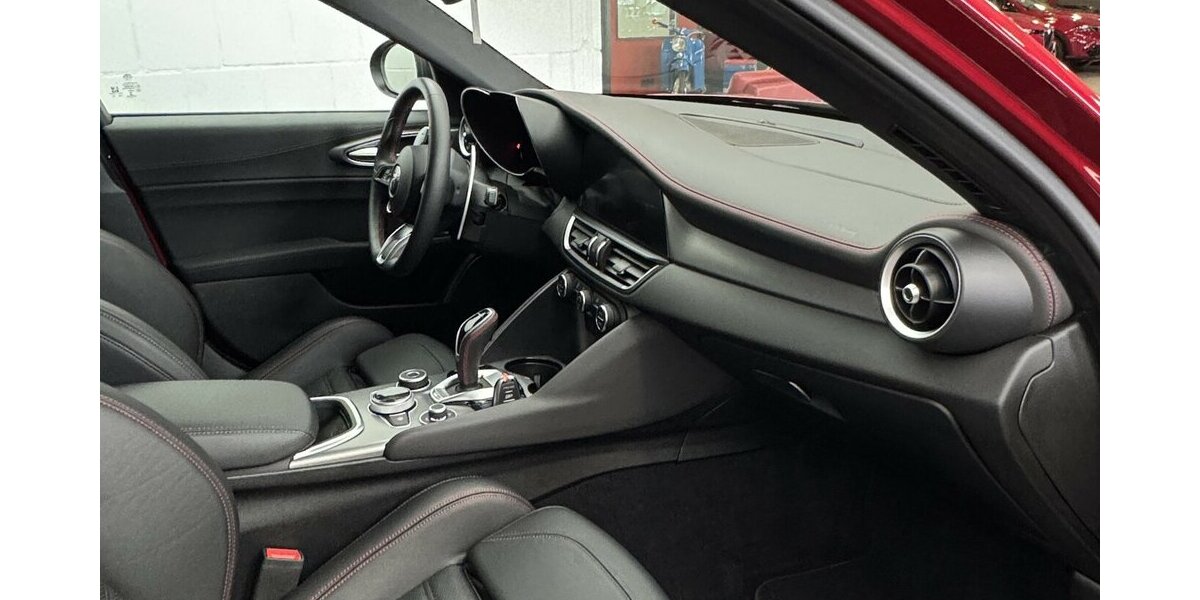 Alfa Romeo Giulia Competizione Q4 Turbo CarPlay Kamera 8.960 km 36.220 &euro; Lich 35423