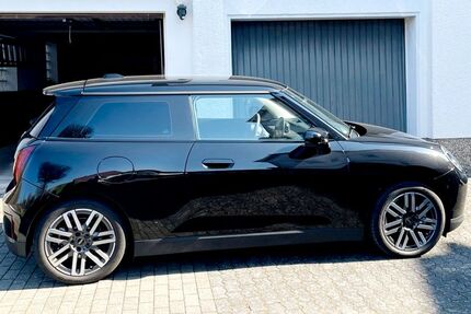 Mini Cooper E 2.500 km 27.900 &euro; Mittenaar 35756