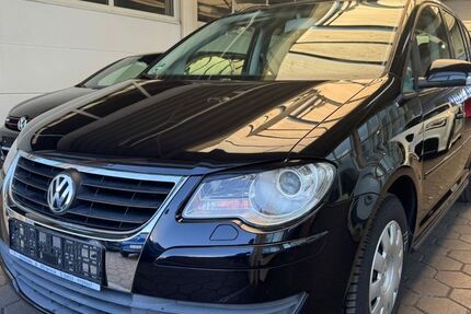 VW Touran 107.332 km 5.999 &euro; Münzenberg Gambach 35516