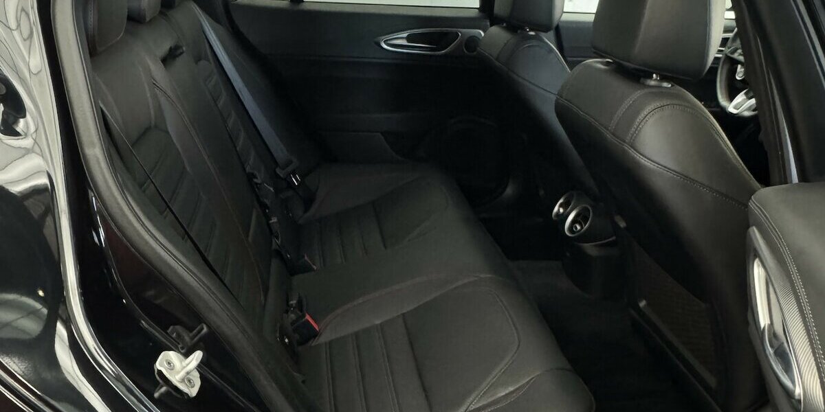 Alfa Romeo Giulia 2.0 Competizione Q4 Turbo CarPlay Kamera 9.970 km 39.920 &euro; Lich 35423