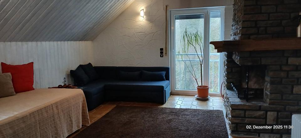 Dachgeschoßwohnung Aßlar - 5 Zimmer, 120 m&sup2;, 1.100&euro; | Angebot:23795100